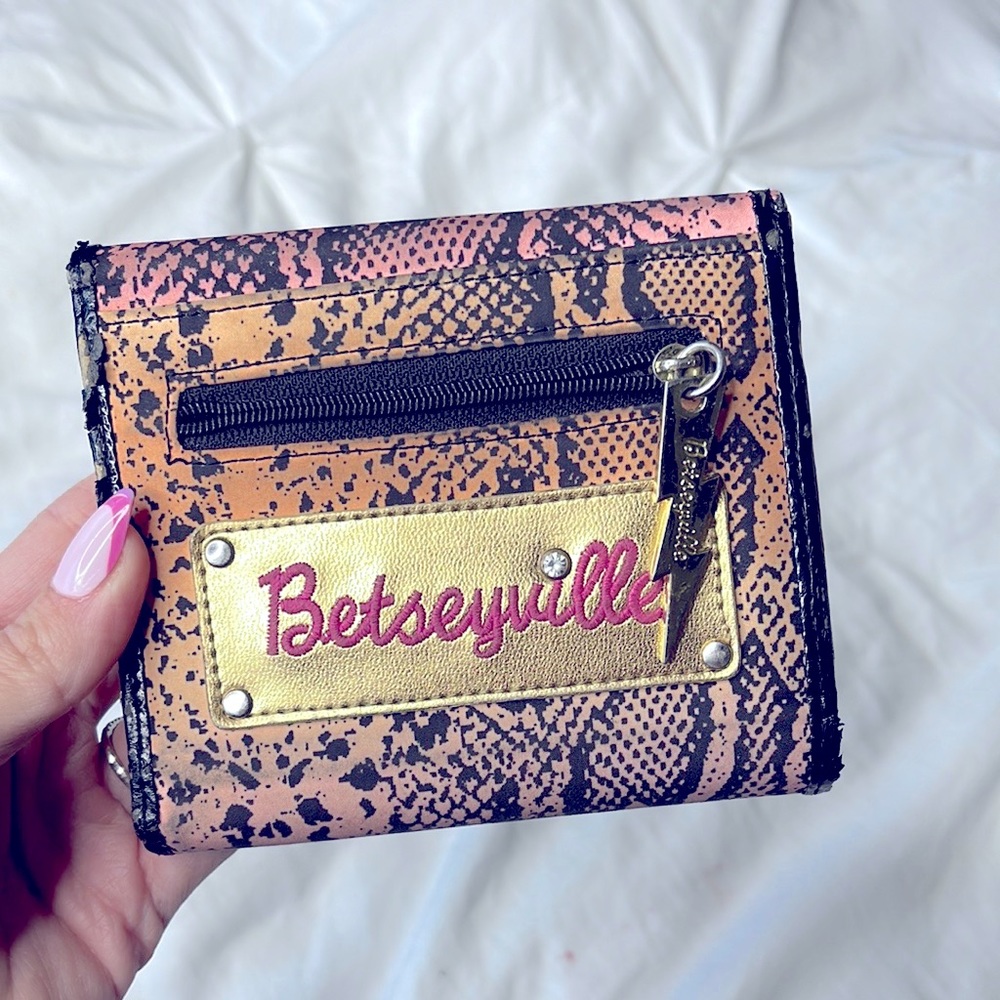 Betseyville Betsey Johnson wallet